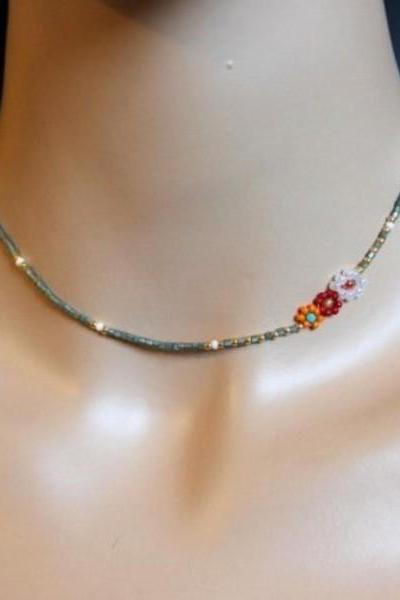 Daisy Beaded Simple and Feminine Flower Choker Necklace