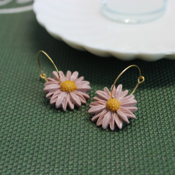 Daisy Polymer Clay hoop Earrings / Boho Floral Clay Earrings